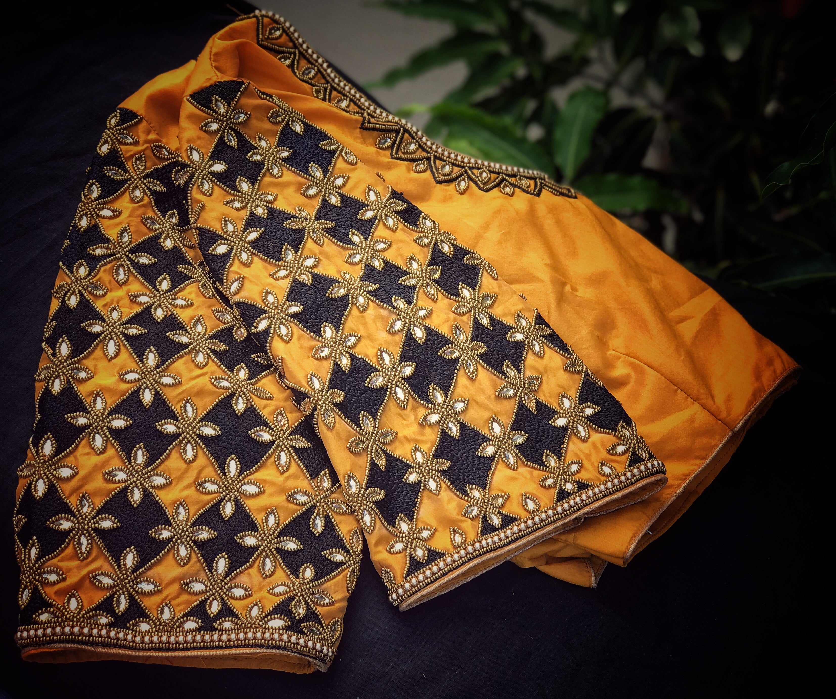 Kundan Cross Checks With Thread Work - Aadambharaa